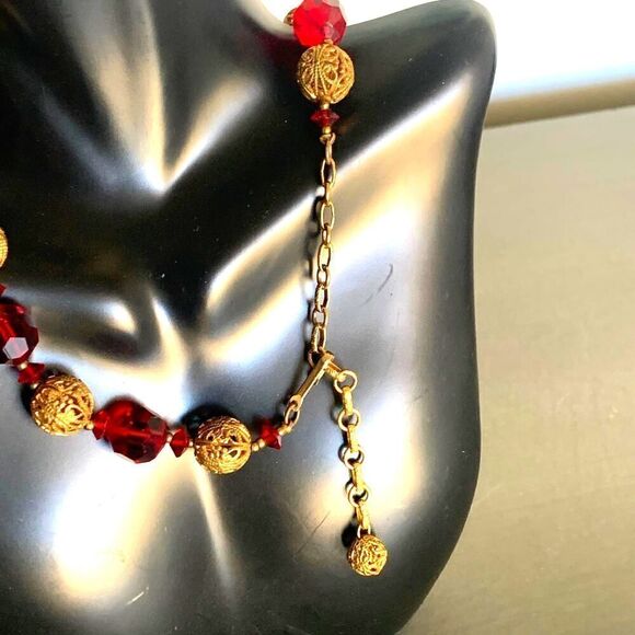 Beautiful Antique metal and Red beads Necklace, in Gold tone, Unmarked - Picture 3 of 4